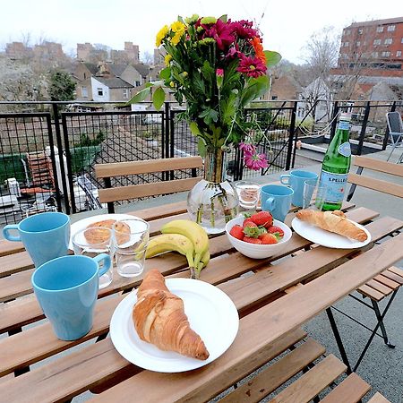 Ferienwohnung 2 Bed Terraced Flat Piccadilly Line London Exterior foto