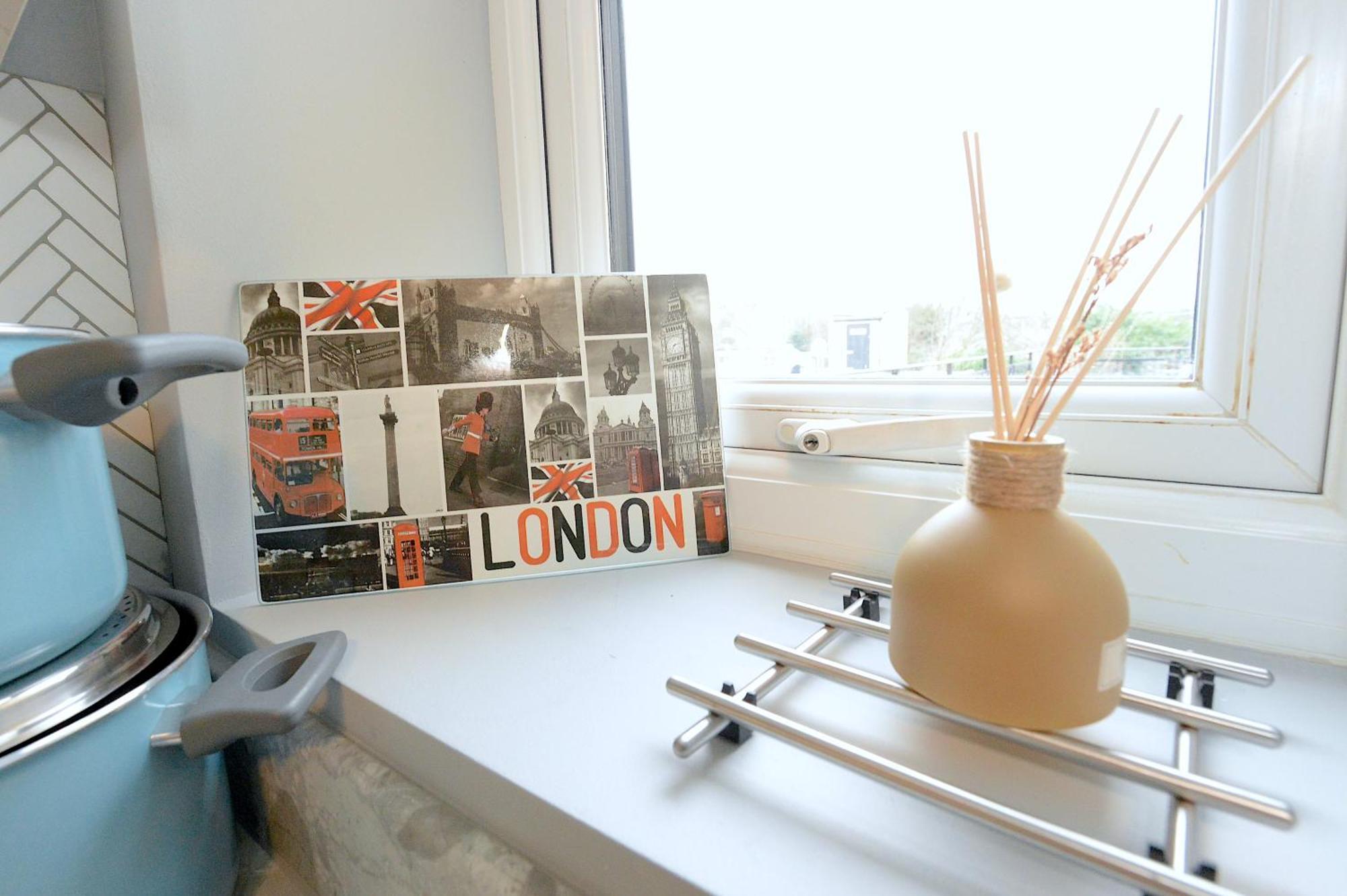 Ferienwohnung 2 Bed Terraced Flat Piccadilly Line London Exterior foto
